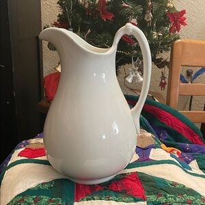 SALE💥Elegant White Ceramic Pitcher